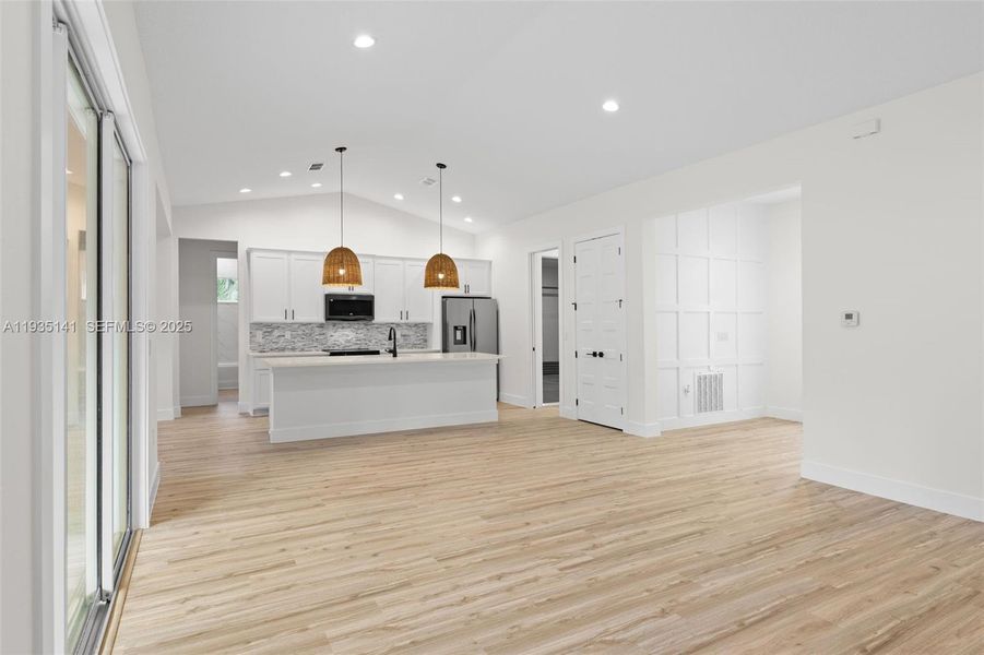 Spacious, unfurnished interior of a new home in , Palm Bay (Image 35).