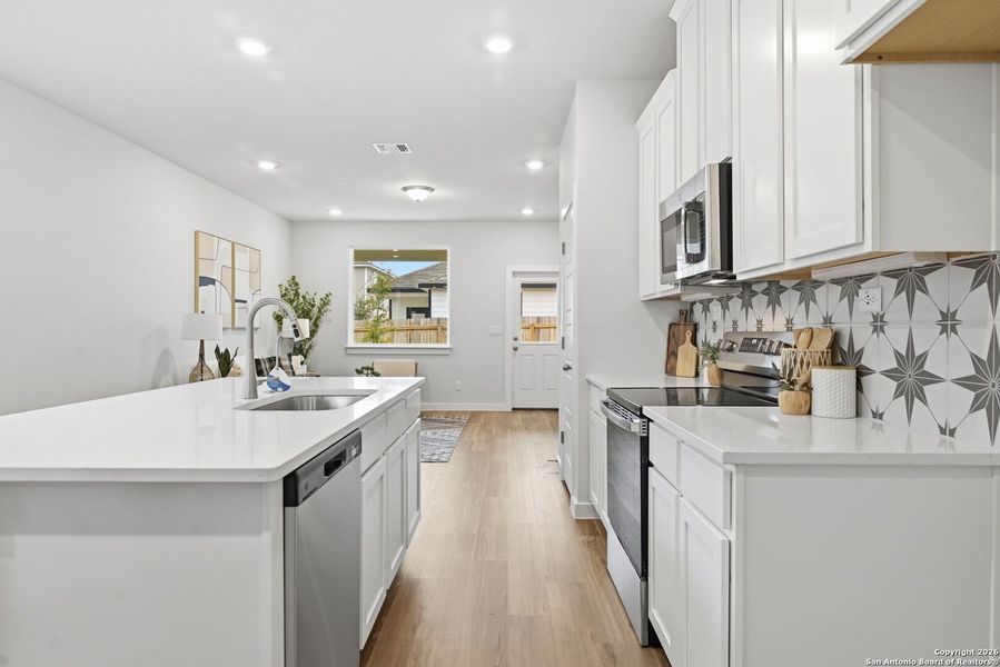 Furnished interior view inside a new home in Highland Ridge, New Braunfels (Image 6).