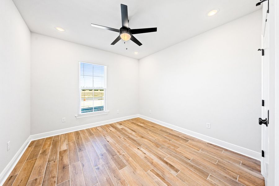 Spacious, unfurnished interior of a new home in Natureview, Freeport (Image 13).