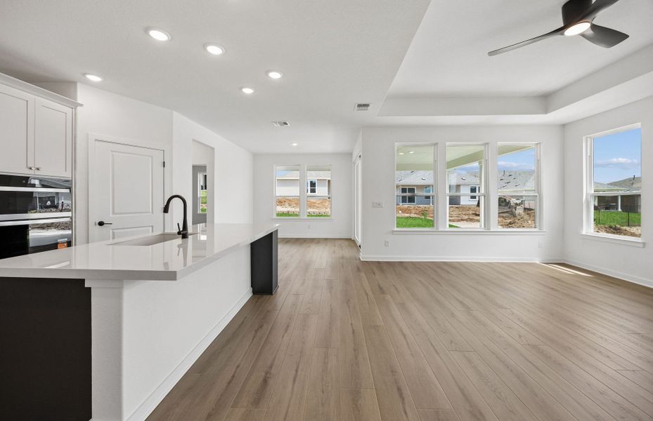 Spacious, unfurnished interior of a new home in Sun City Texas, Georgetown (Image 12).