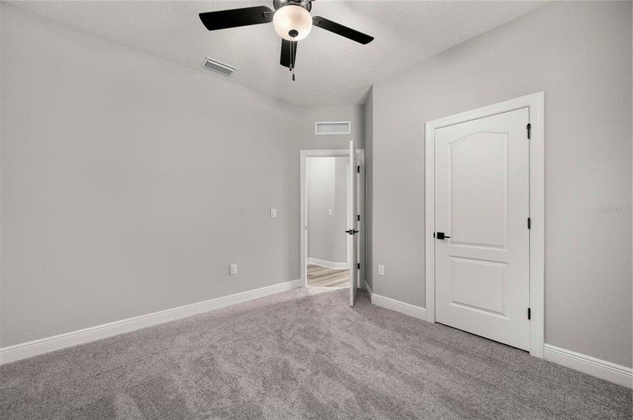 Spacious, unfurnished interior of a new home in Reunion Village, Kissimmee (Image 5).