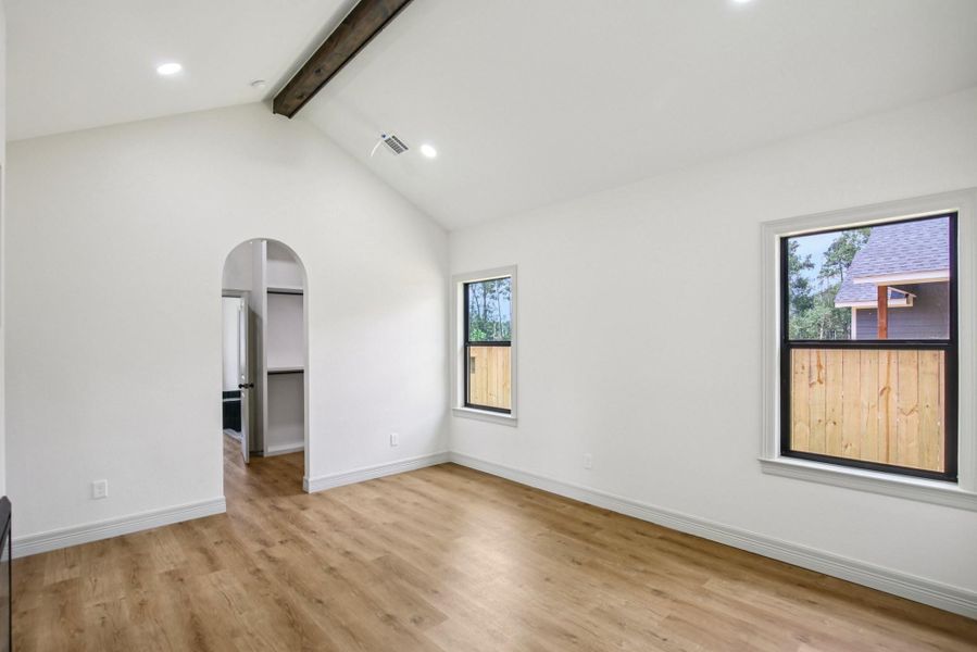 Spacious, unfurnished interior of a new home in , Willis (Image 19).