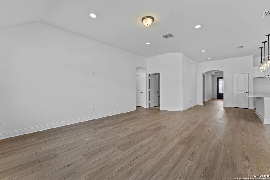 Spacious, unfurnished interior of a new home in Davis Ranch, San Antonio (Image 21). Spacious, unfurnished interior of a new home in Davis Ranch, San Antonio (Image 21).