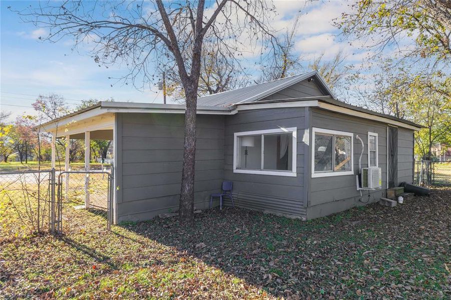 Exterior details and patio area of a home in , Brownwood (Image 20).