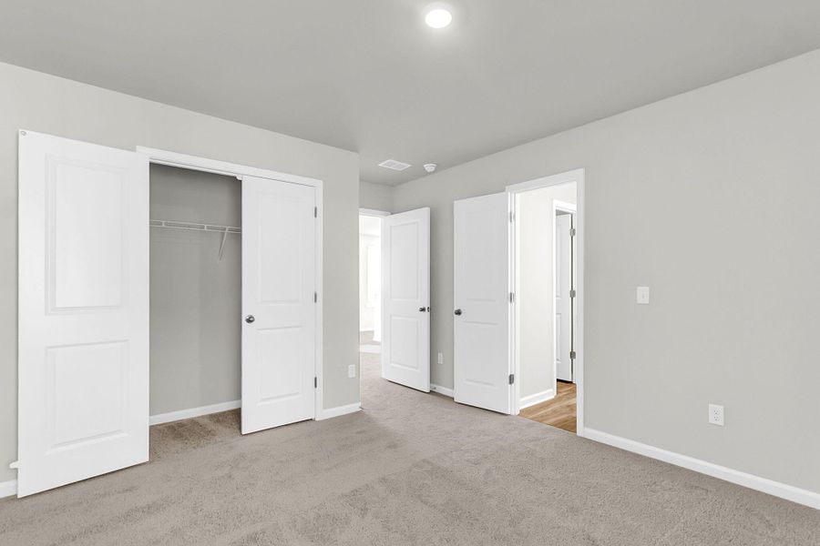 Spacious, unfurnished interior of a new home in Wildcat Chase, Summerville (Image 17).