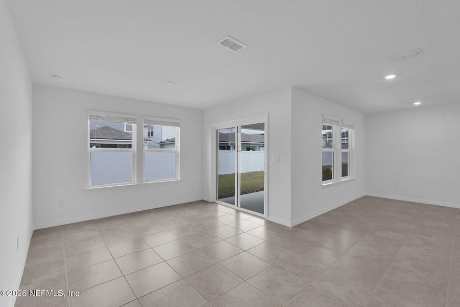 Spacious, unfurnished interior of a new home in Wells Landing, Jacksonville (Image 19).