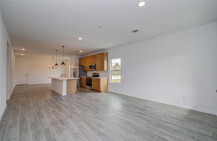 Spacious, unfurnished interior of a new home in , Hempstead (Image 12).