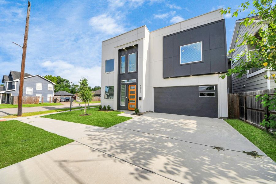 Front exterior of a new home in , Houston, TX, highlighting curb appeal (Image 1). Front exterior of a new home in , Houston, TX, highlighting curb appeal (Image 1).