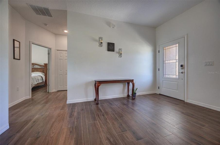 Spacious, unfurnished interior of a new home in , Deland (Image 20).