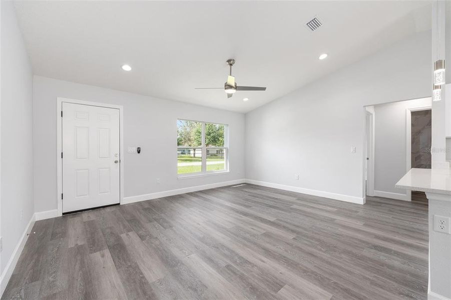 Spacious, unfurnished interior of a new home in , Dunnellon (Image 28).