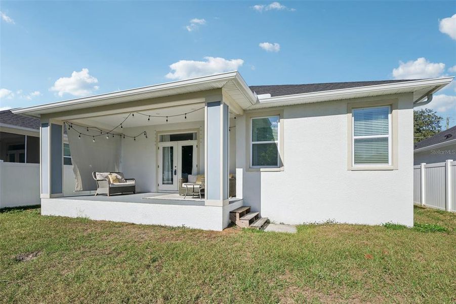 Exterior details and patio area of a home in , Tampa (Image 4).