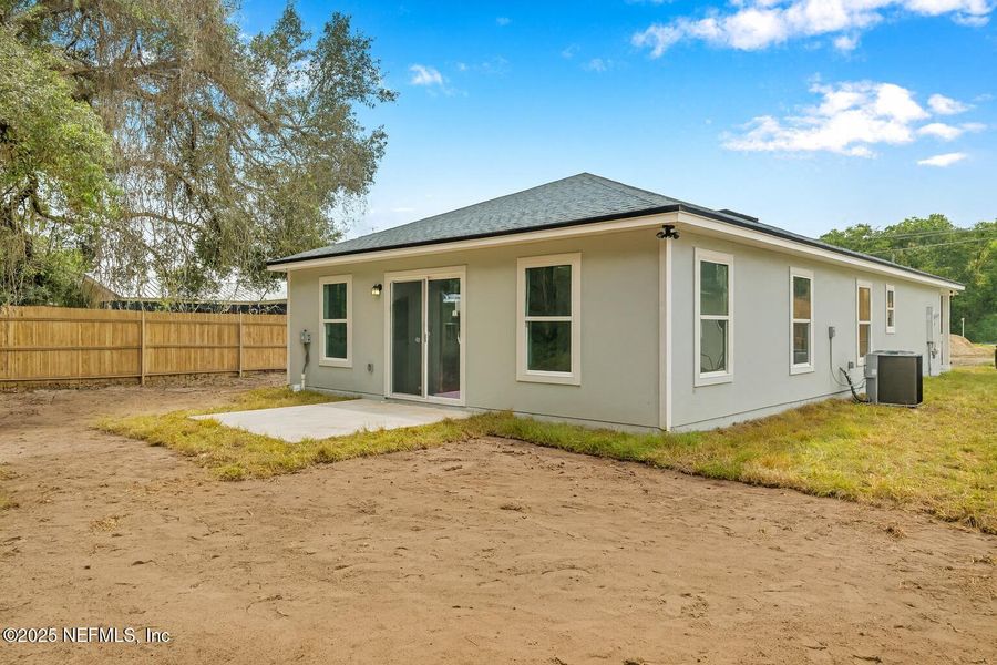 Exterior details and patio area of a home in , East Palatka (Image 25).