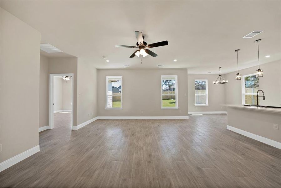 Spacious, unfurnished interior of a new home in , Granbury (Image 20).