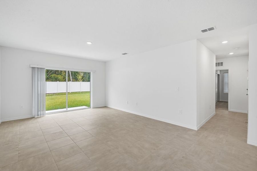 Spacious, unfurnished interior of a new home in Palm Wind, Hudson (Image 7).