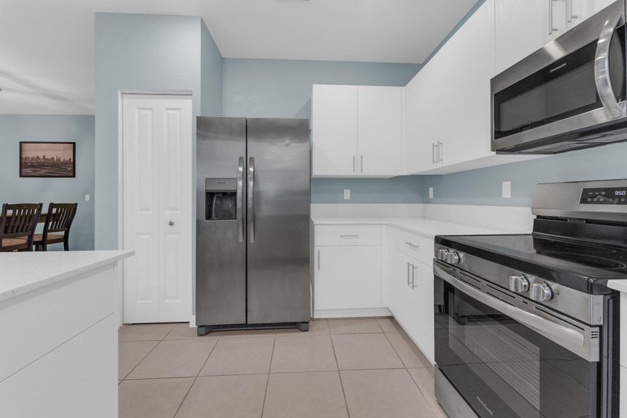 Furnished interior view inside a new home in , Coral Springs (Image 28).