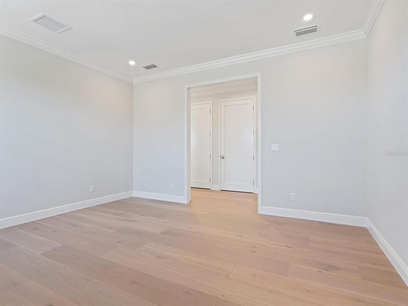 Spacious, unfurnished interior of a new home in , Sarasota (Image 69).