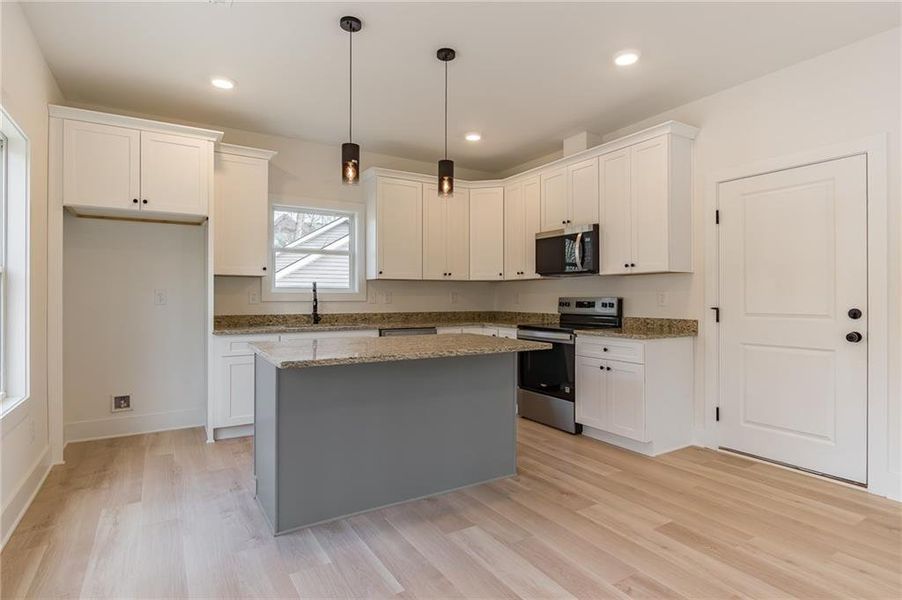 Furnished interior view inside a new home in , Gainesville (Image 7).