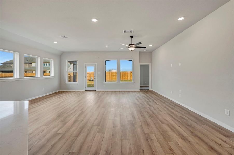 Spacious, unfurnished interior of a new home in The Grand Prairie 50’, Hockley (Image 9).