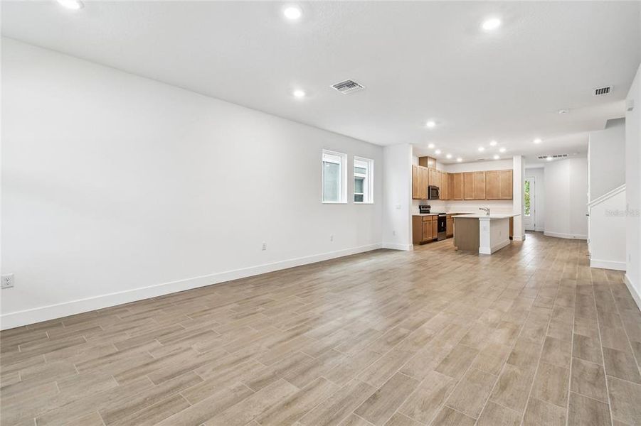 Spacious, unfurnished interior of a new home in Chapel Crossings, Wesley Chapel (Image 22).