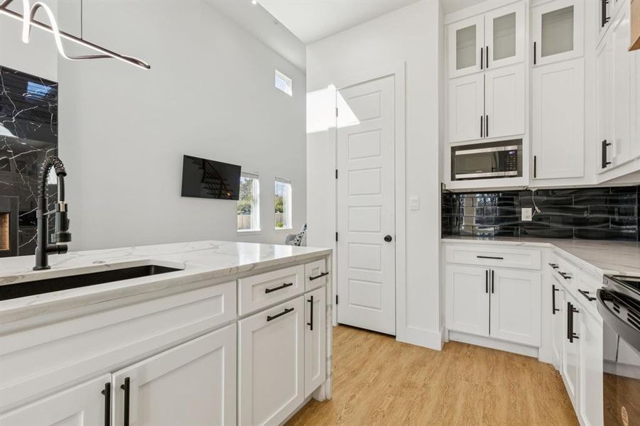 Furnished interior view inside a new home in , Dallas (Image 17).