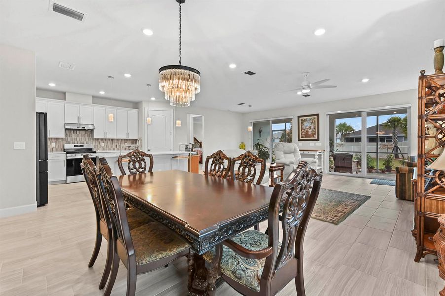 16 Dining Room 01