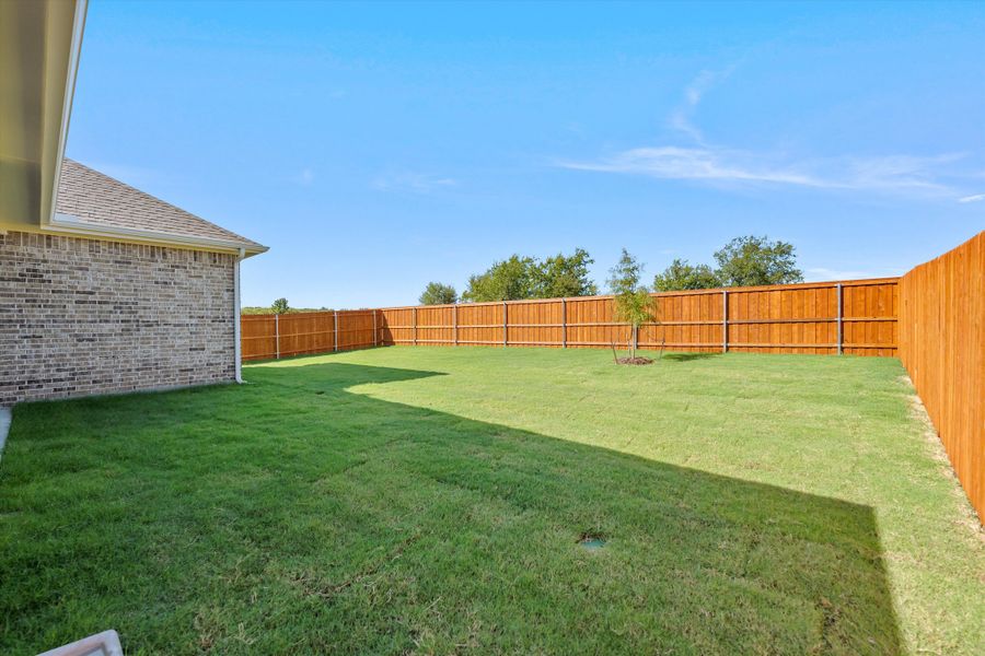 Exterior details and patio area of a home in Morningstar, Aledo (Image 33).