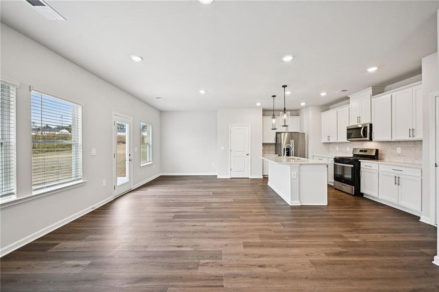 Spacious, unfurnished interior of a new home in Avalon - Reserve Series, Conyers (Image 36). Spacious, unfurnished interior of a new home in Avalon - Reserve Series, Conyers (Image 36).