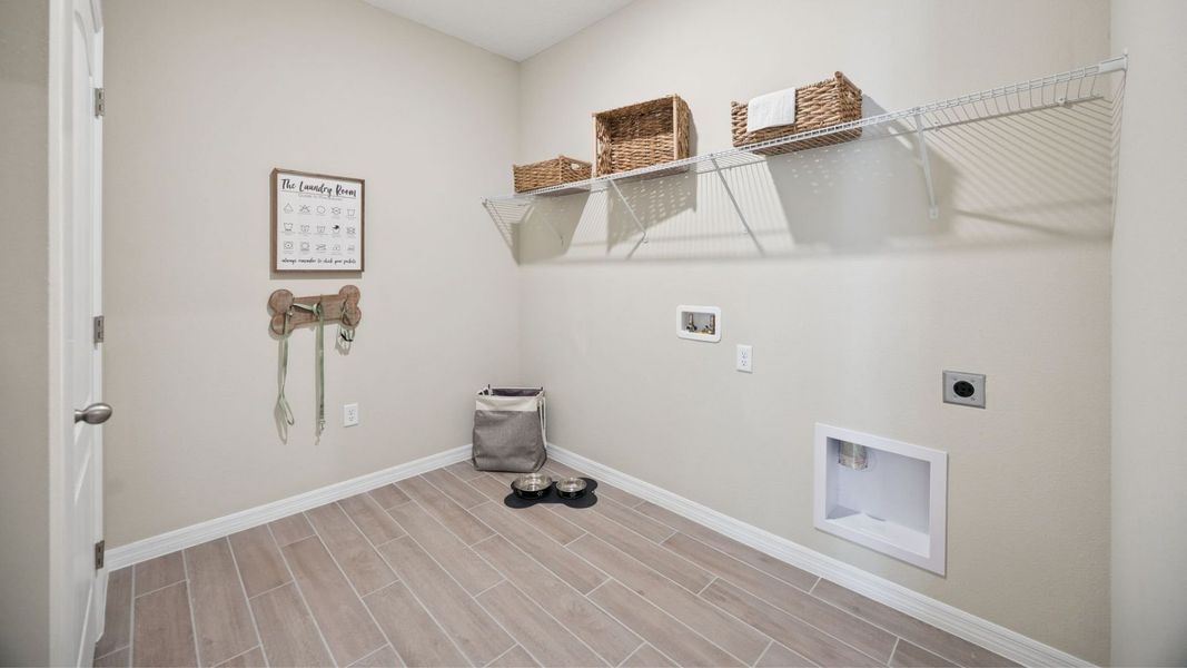 Spacious, unfurnished interior of a new home in Kindred, Kissimmee (Image 18).