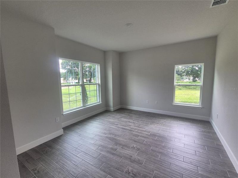 Spacious, unfurnished interior of a new home in Hill Country Estates, Dade City (Image 49).