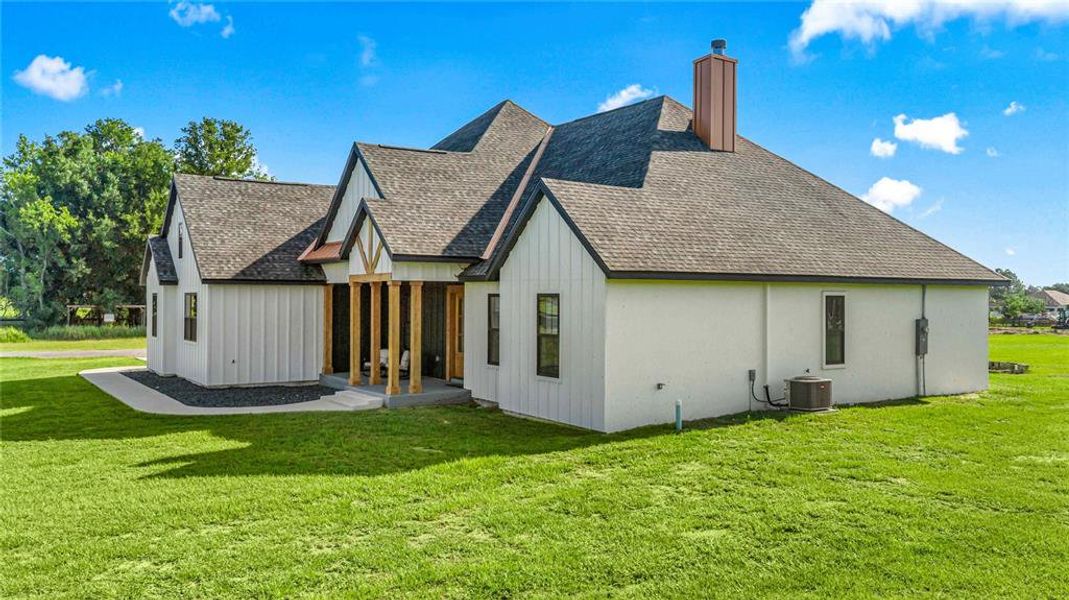 Exterior details and patio area of a home in , Belleview (Image 34).