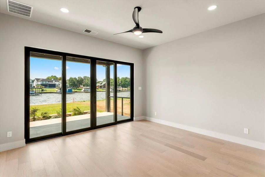Spacious, unfurnished interior of a new home in , Tool (Image 20).