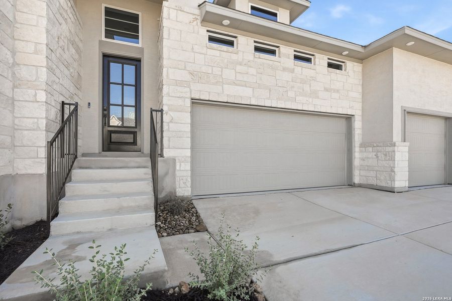 Exterior details and patio area of a home in Potranco Oaks, Castroville (Image 27).