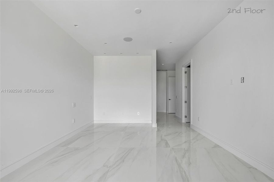 Spacious, unfurnished interior of a new home in , Key Largo (Image 61).