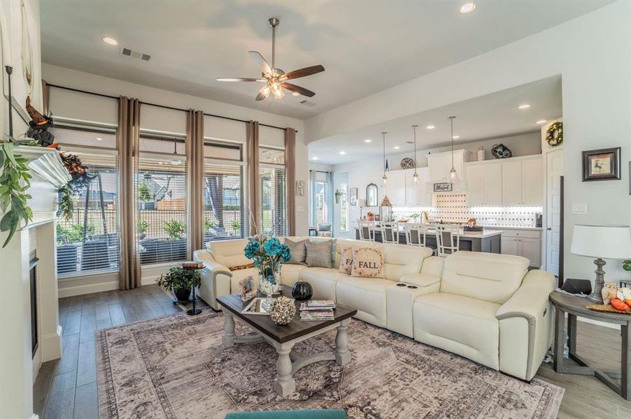 Furnished interior view inside a new home in Bridgewater 60', Midlothian (Image 7).
