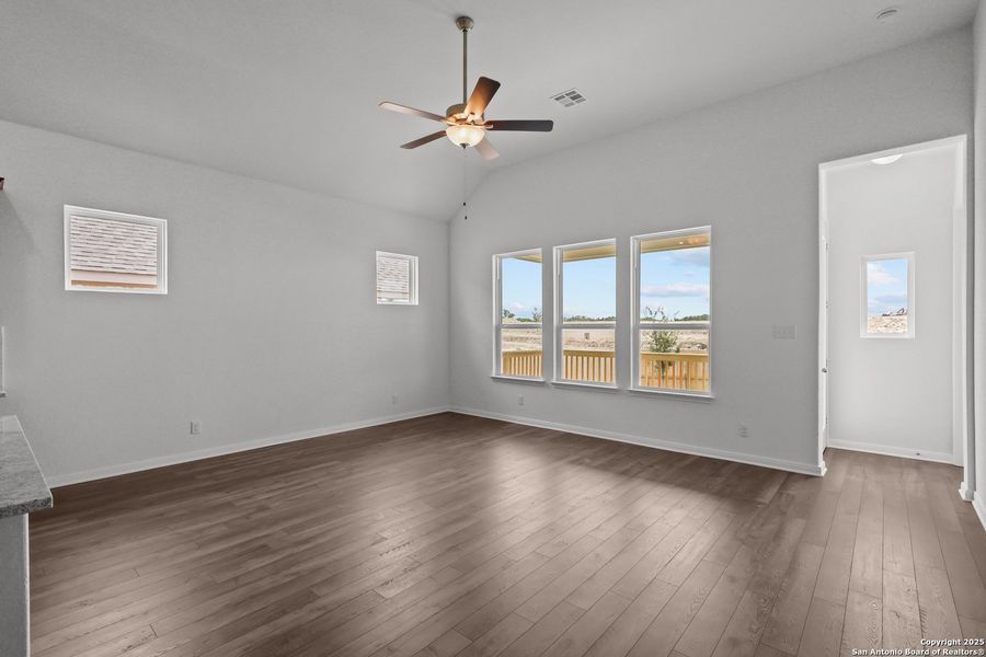 Spacious, unfurnished interior of a new home in Ladera 50', San Antonio (Image 14). Spacious, unfurnished interior of a new home in Ladera 50', San Antonio (Image 14).
