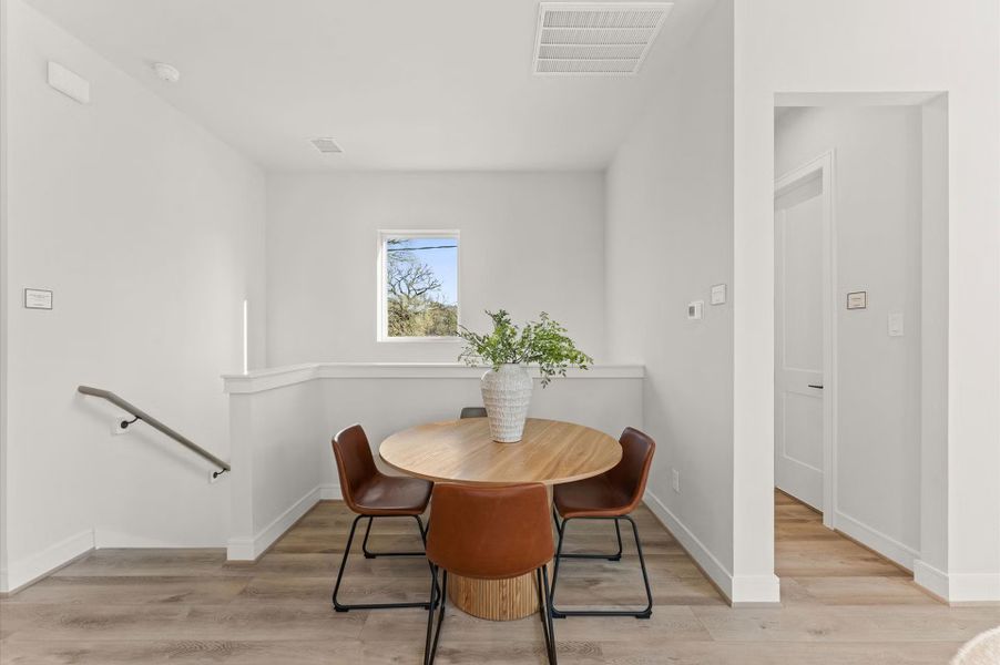 Representative furnished interior of a home built from the Plan 1458 by Faircroft Homes in Highland Gardens, Houston (Image 26).