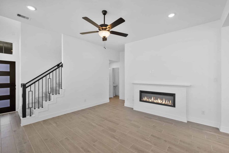 Spacious, unfurnished interior of a new home in Meridiana, Manvel (Image 13).