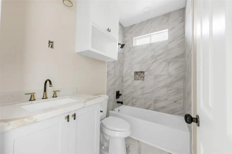 2nd bathroom 2nd bathroom