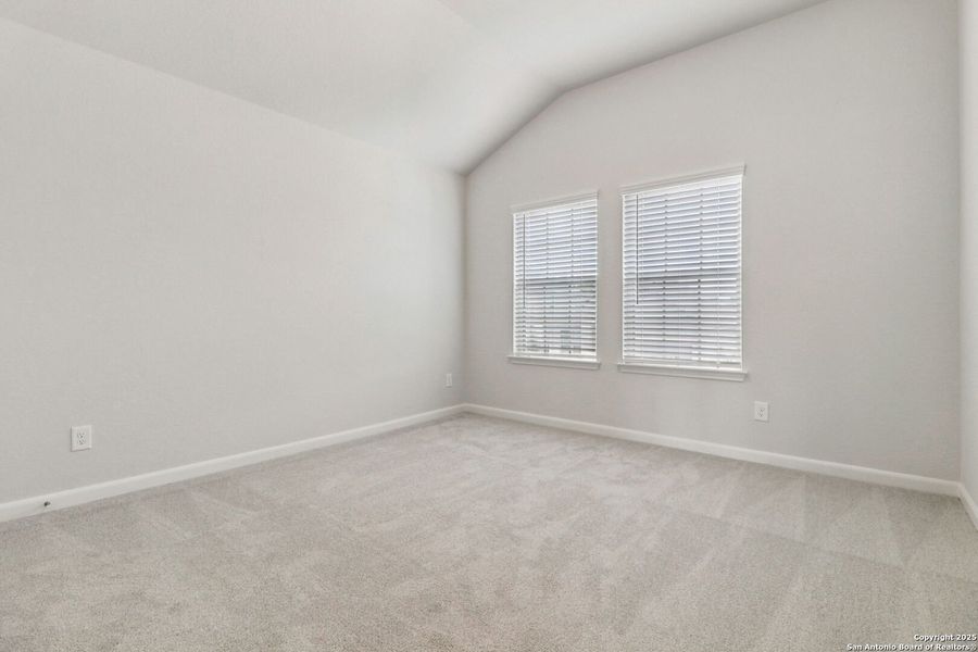 Spacious, unfurnished interior of a new home in Fox Falls, Boerne (Image 21).