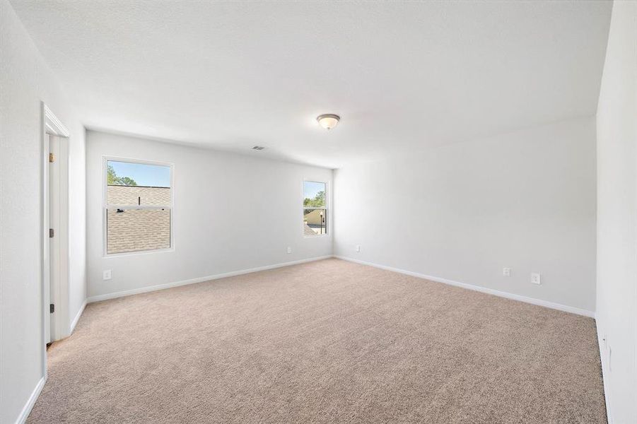Spacious, unfurnished interior of a new home in Middlefield Village, Dallas (Image 23).