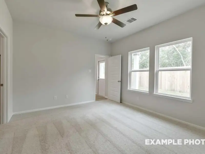 Spacious, unfurnished interior of a new home in Spring Branch Crossing, Conroe (Image 17).