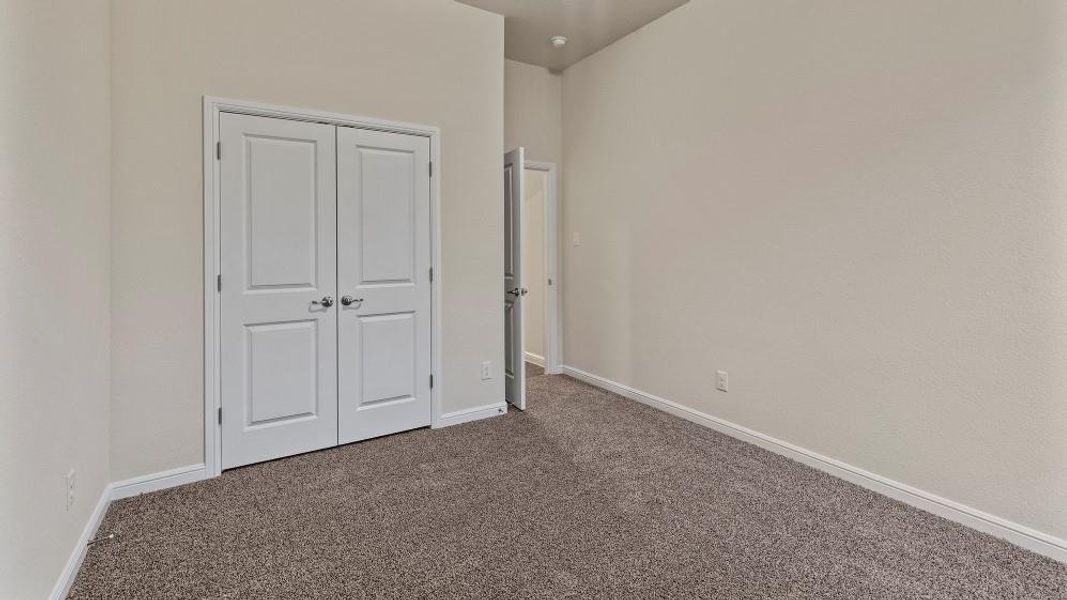 Spacious, unfurnished interior of a new home in Lakeview Pointe, Grand Prairie (Image 25).