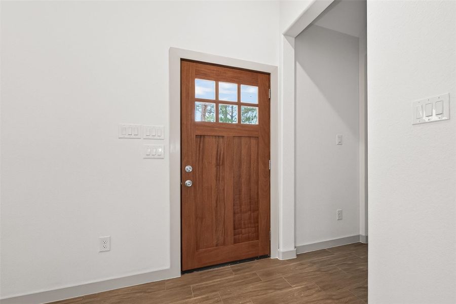 Spacious, unfurnished interior of a new home in , Hempstead (Image 39).