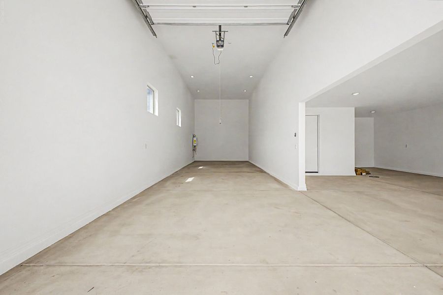 Spacious, unfurnished interior of a new home in White Tank Vistas, Waddell (Image 16). Spacious, unfurnished interior of a new home in White Tank Vistas, Waddell (Image 16).