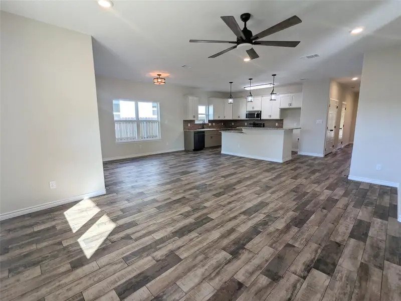 Spacious, unfurnished interior of a new home in , Lampasas (Image 4). Spacious, unfurnished interior of a new home in , Lampasas (Image 4).