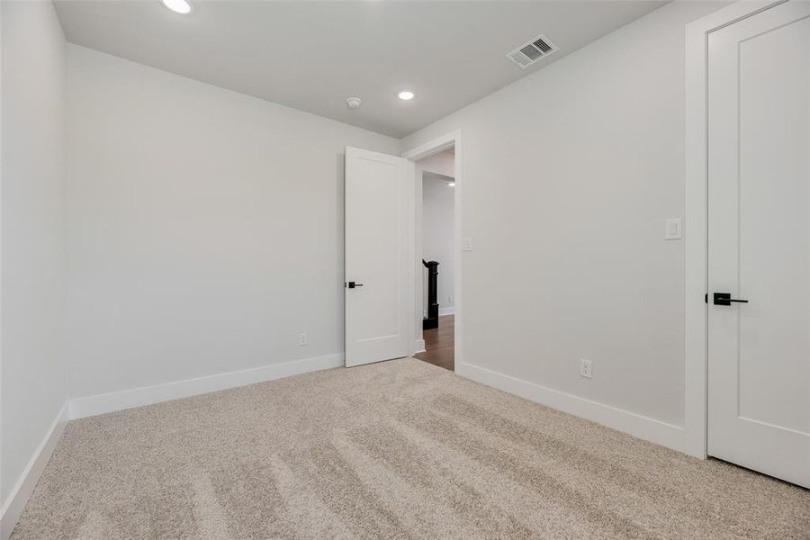 Spacious, unfurnished interior of a new home in Collin Creek, Plano (Image 14). Spacious, unfurnished interior of a new home in Collin Creek, Plano (Image 14).