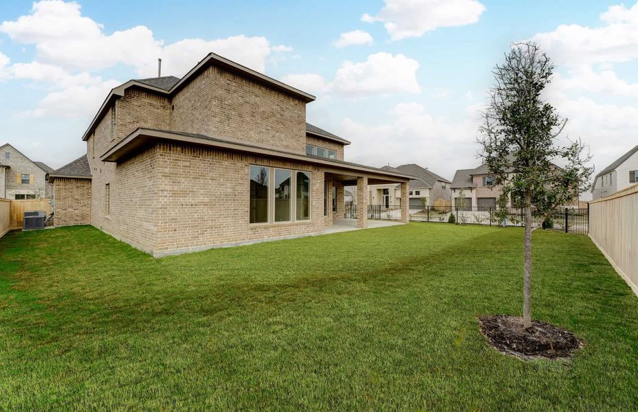 Representative exterior details of a home built from the 3799 by Ravenna Homes in Artavia 70′, Conroe (Image 3).