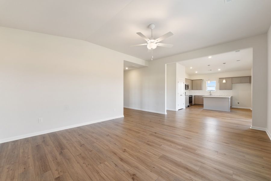 Spacious, unfurnished interior of a new home in Dove Hollow, Chesnee (Image 14).