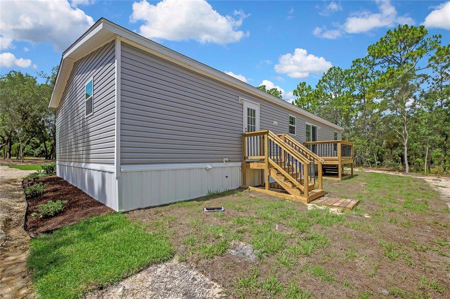 Exterior details and patio area of a home in , Homosassa (Image 19).