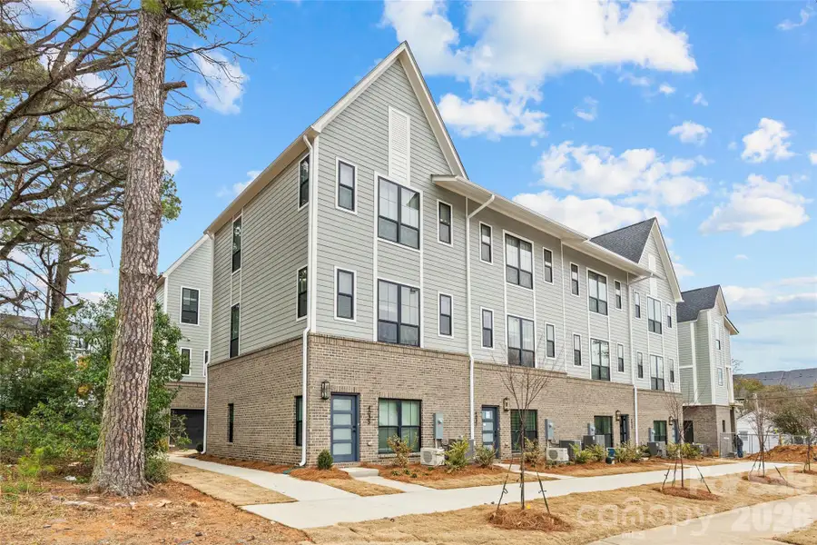 Condo located in Charlotte, NC showcasing its design and architecture (Image 4). Condo located in Charlotte, NC showcasing its design and architecture (Image 4).